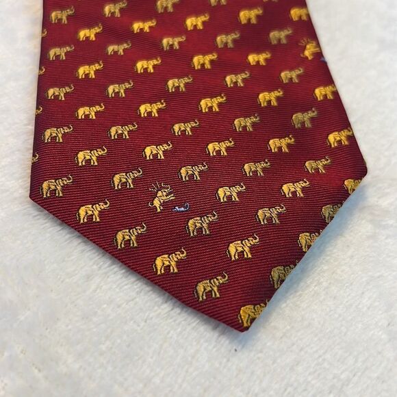 Lee Allison Four in Hands Elephant & Mouse Print Silk Tie - Picture 2 of 10